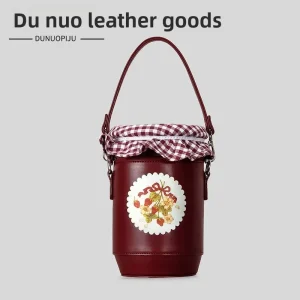 حقيبة كتف كروس بتصميم كرتوني لطيف ومبتكر، حقيبة دلو ماء قابلة للطي بتصميم مربعات على شكل مربى الفراولة.