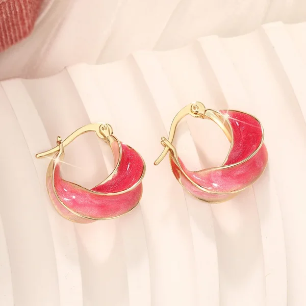 اقراط ذهبية ملونة