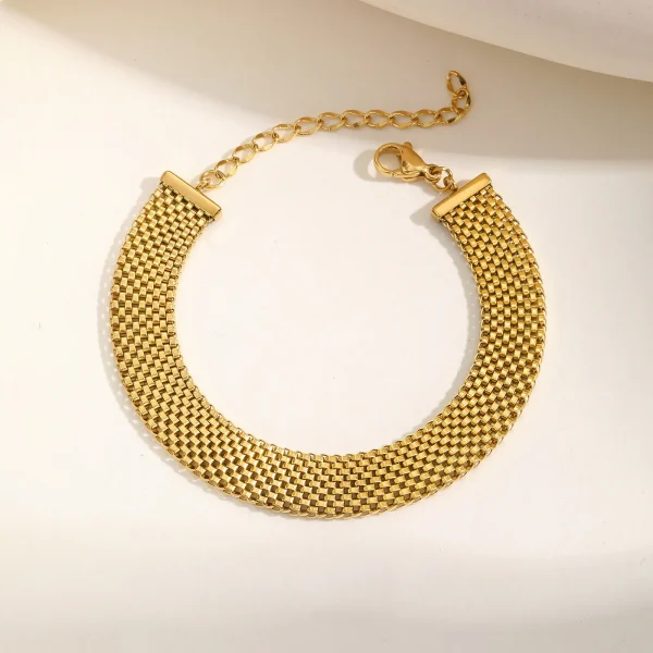 سوار نسائي بسلسلة عريضة