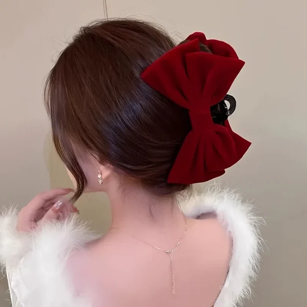 دبوس شعر أنيق من المخمل على شكل فيونكة