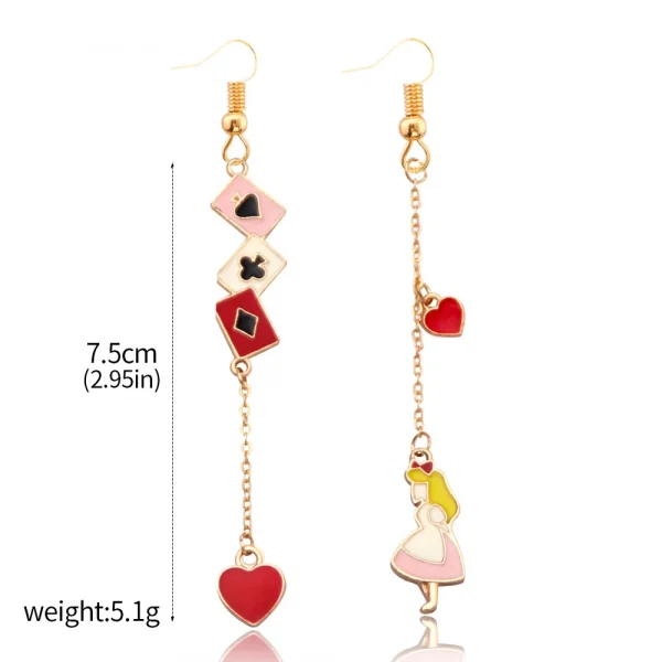 اقراط مستوحاة من أليس في بلاد العجائب