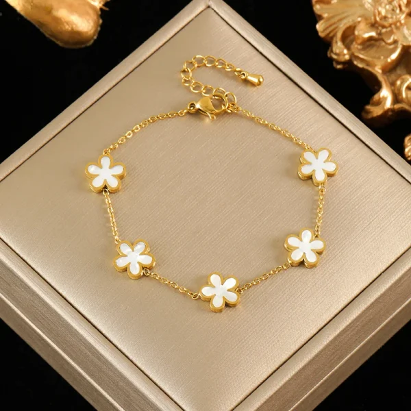 سوار تشارم من EILIECK