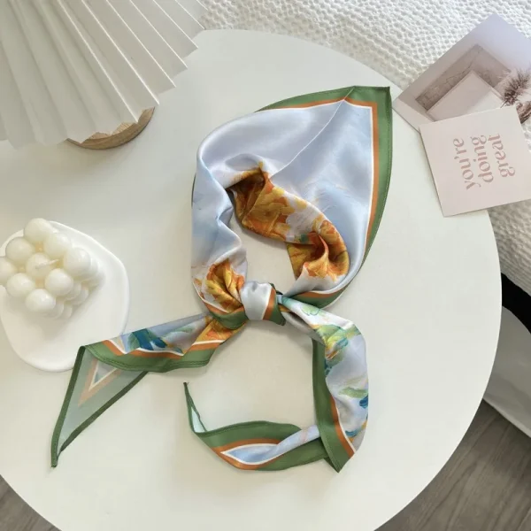 وشاح حريري صغير بنقشة الغابة، يمكن استخدامه كربطة شعر أو وشاح احترافي للتزيين أو ربطة حقيبة أو ربطة مثلثة.