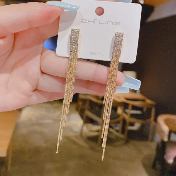 Sfbc29489a220450986a0f90abceb6996K.webp اقراط متنوعة ومنها على شكل خيل