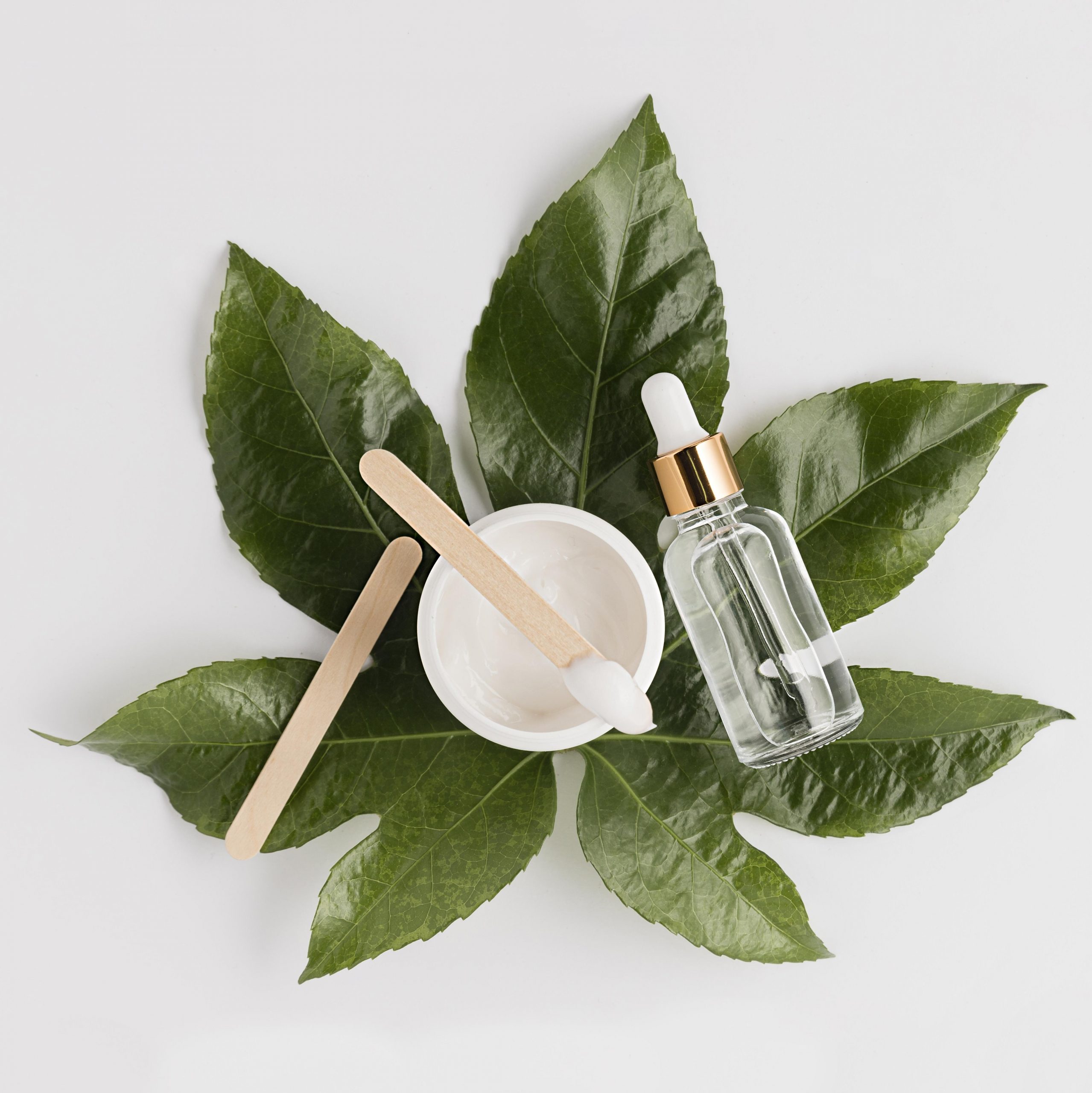 أقراط كرتونية على شكل قطة وفتاة